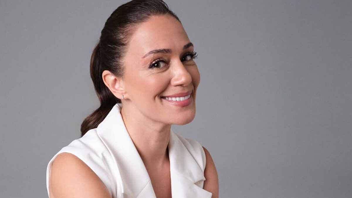 ÖZGE BORAK EVLİ Mİ? <br><br>2006 yılında Bülent Şakrak ile dünyaevine giren ünlü oyuncunun bu evliliği 2010 yılında sonlandı. Daha sonra Ata Demirer ile 11 Kasım 2011 tarihinde nişanlanıp 22 Nisan 2012 tarihinde nikah masasına oturdu. Ünlü oyuncunun bu evliliği de uzun sürmedi. Çift, evliliklerini 2014 yılında bitirdi.