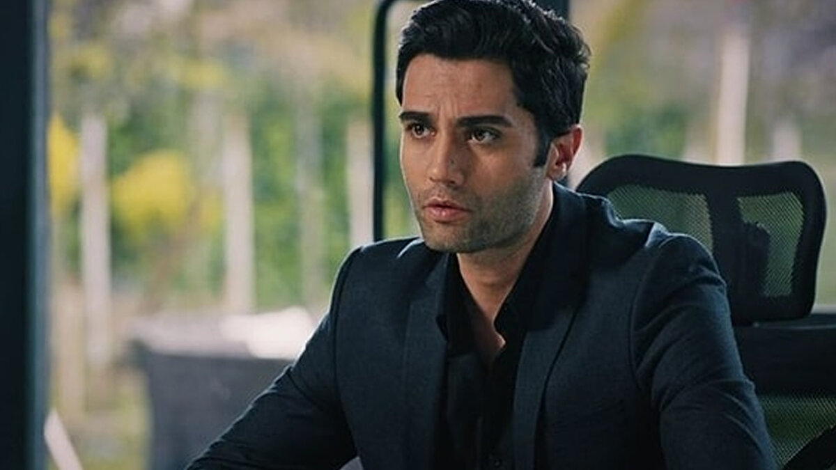 YALÇIN HAFIZOĞLU NERELİ?<br><br>İstanbul'da doğan Yalçın Hafızoğlu baba tarafından Samsun, anne tarafından Üsküp, Makedonya göçmenidir.