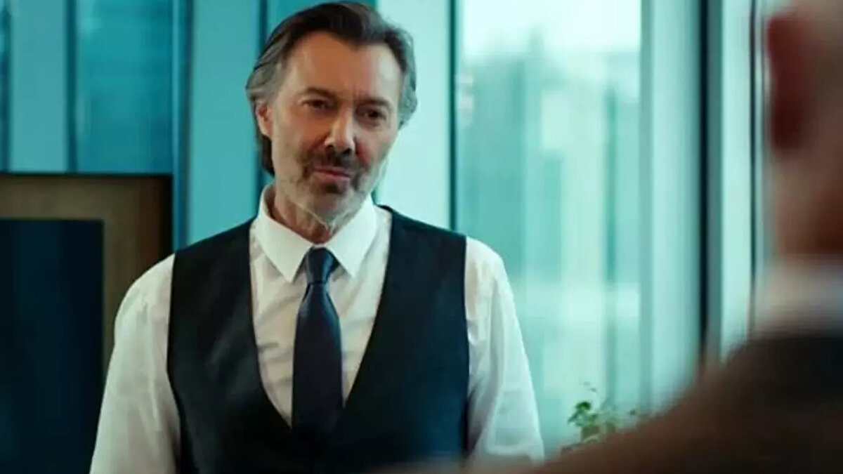 HAKAN KARAHAN EVLİ Mİ?<br><br>Hakan Karahan, uzun yıllardır ünlü sanatçı Candan Erçetin ile birliktedir. 