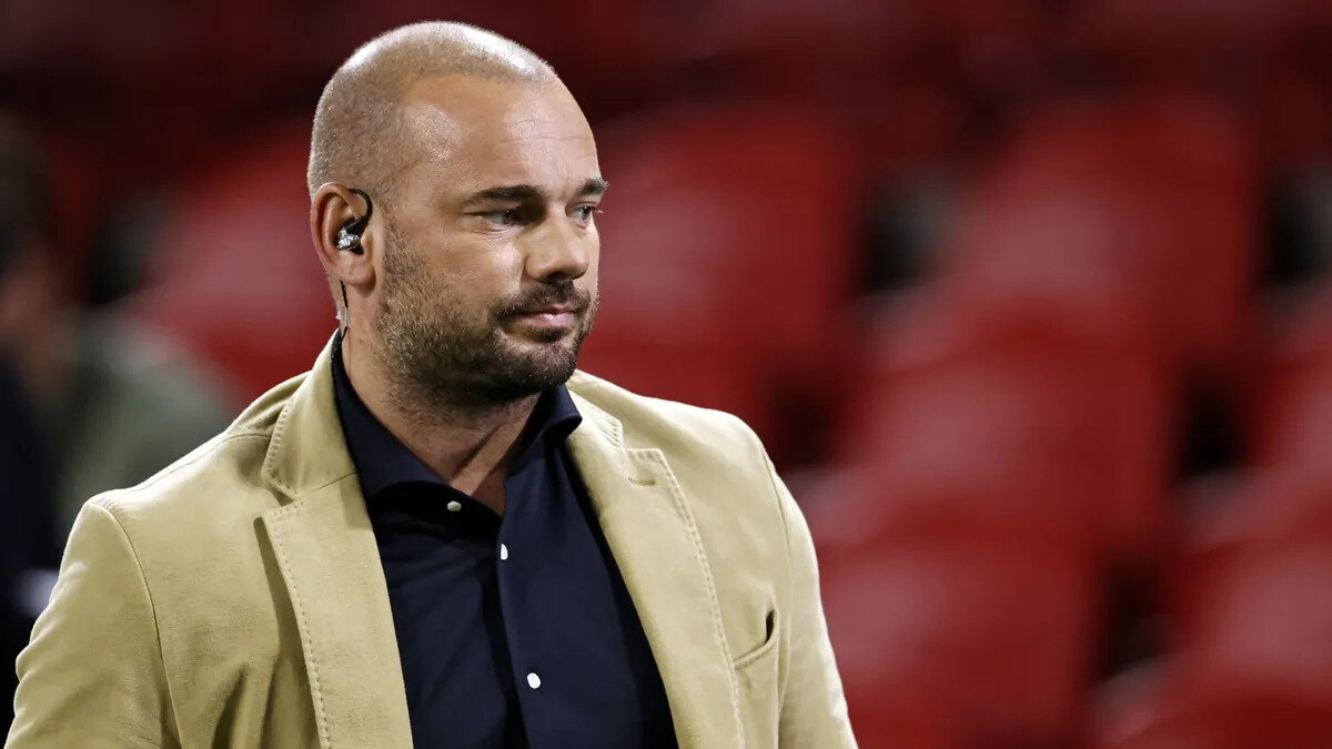 Ancak Sneijder, Galatasaray’ın savunmasında zaman zaman gereksiz hatalar yapıldığına dikkat çekti. Eski oyuncu, Frankfurt maçında alınan 5-1’lik mağlubiyeti örnek vererek, “Savunmadaki ufak hatalar büyük yenilgiler getirebilir” uyarısında bulundu.