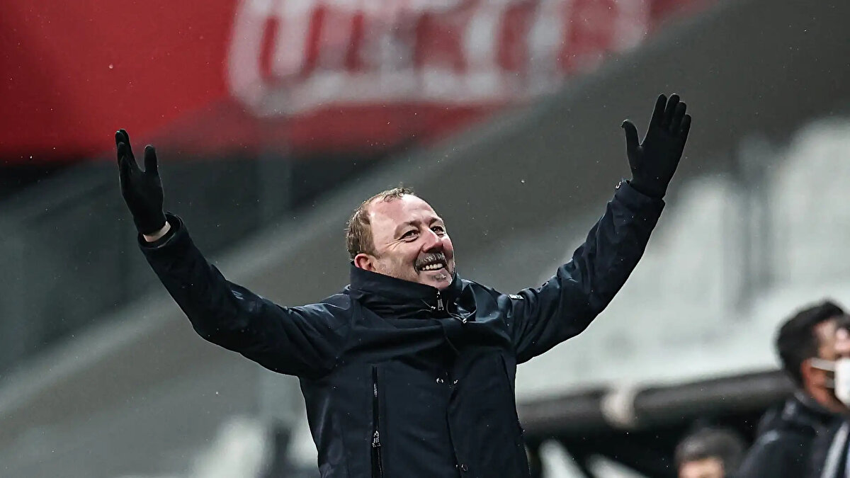 Ara transfer döneminde kadrosunu güçlendirip lige yeniden ortak olmak isteyen Beşiktaş'ta çalışmalar başladı.