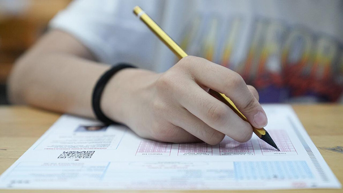 LGS SINAVI NE ZAMAN 2025-2026?<br><br>Milli Eğitim Bakanlığı'ndan yapılan resmi açıklamaya göre, 2025-2026 eğitim öğretim yılında Sınavla Öğrenci Alacak Ortaöğretim Kurumlarına İlişkin Merkezî Sınav'ın (LGS) tarihi netleşti. LGS 14 Haziran 2026 Pazar günü yapılacak.