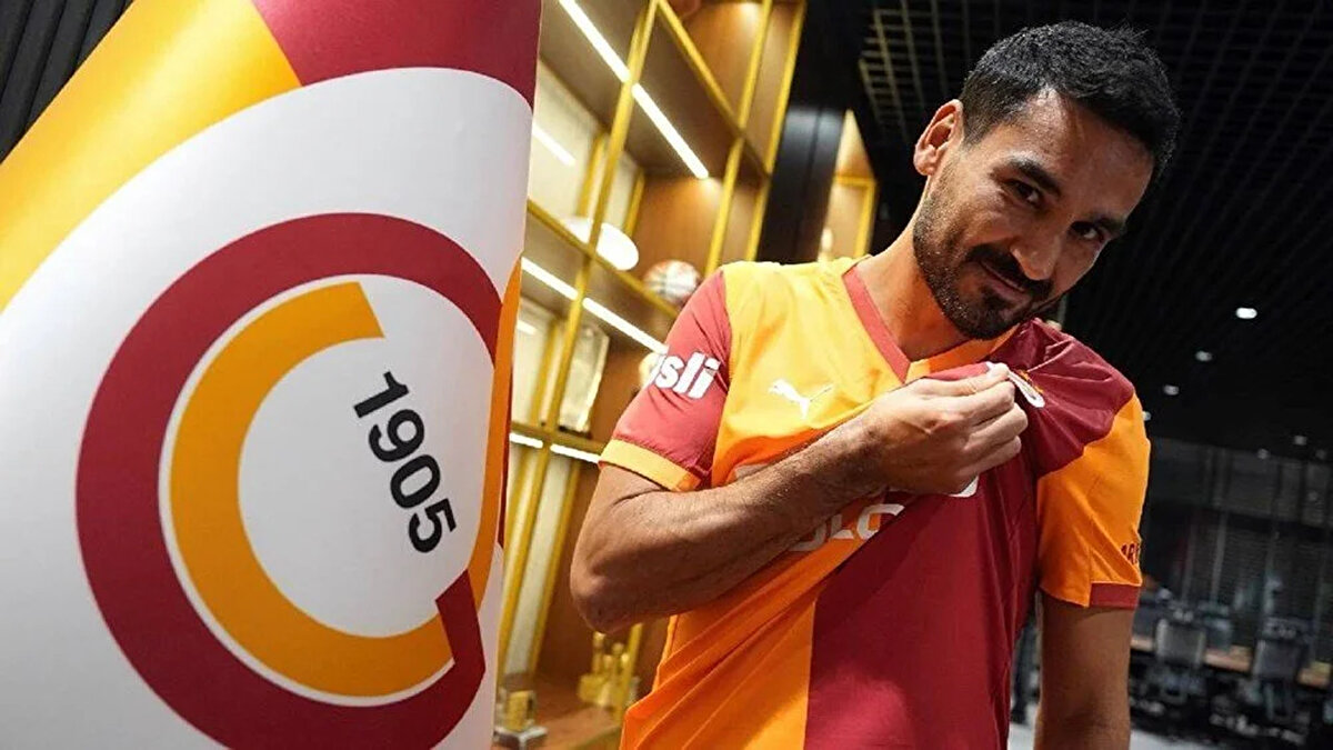 35 yaşındaki yıldız futbolcunun, milli ara sonrası 22 Kasım'da oynanacak Gençlerbirliği karşılaşmasında kadroya dahil edileceği, bir hafta sonraki Fenerbahçe derbisinde ilk 11’de görev alabileceği belirtildi.