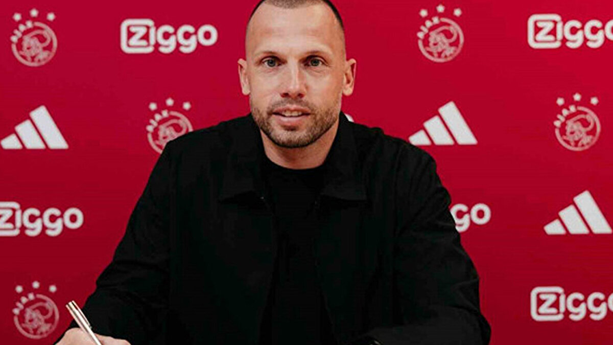 Ajax Sportif Direktörü Alex Kroes yaptığı açıklamada "Bu acı verici bir karar. Ancak son birkaç aya baktığımızda, çok az ilerleme kaydettik ve gereksiz yere puan kaybettik." ifadelerini kullandı.