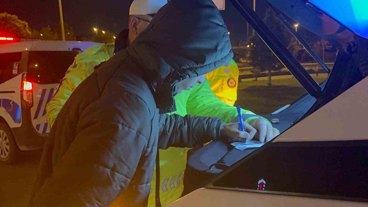 Öte yandan B.İ. hakkında alkol oranının 1 promilin üstünde olmasından dolayı adli işlem başlatılırken, ifadesi alınmak üzere karakola götürüldü.