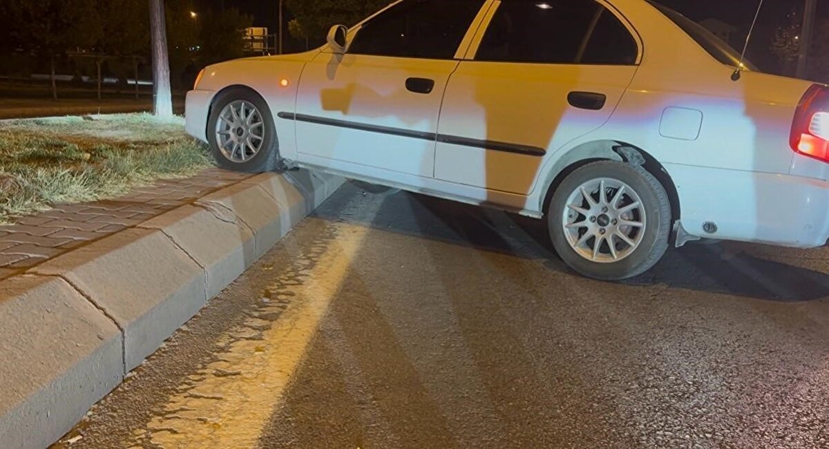 B.İ’ye ‘alkollü araç kullanmak suçundan 9 bin 267 TL idari para cezası yazılarak, ehliyetine 6 ay süreyle el konuldu.