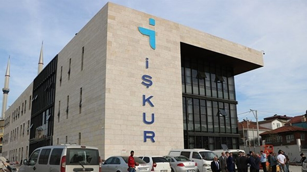 10 KASIM'da BAŞLIYOR<br><br>BOTAŞ'a yapılacak alımlarla ilgili, "BOTAŞ bünyesinde istihdam edilmek üzere 223 yeni personel alımı gerçekleştirilecektir. Başvurular, 10 Kasım 2025 tarihinde Türkiye İş Kurumu (İŞKUR) internet sitesi üzerinden başlayacak, 14 Kasım 2025 saat 23:59’a kadar yapılabilecektir." denildi. 