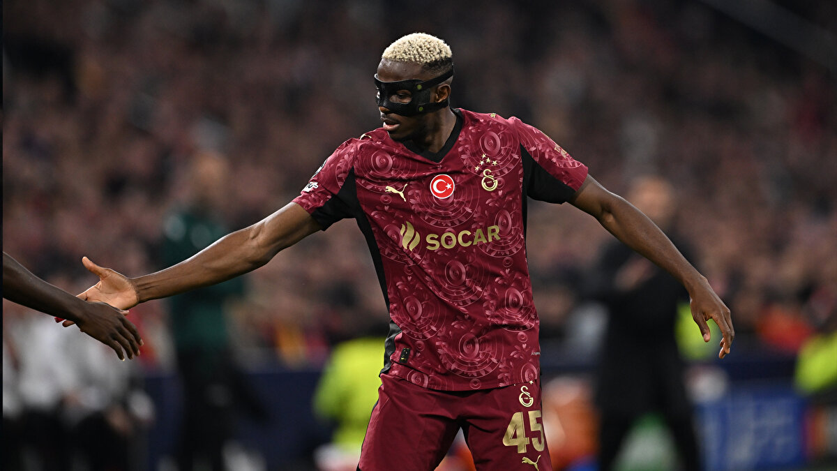 “OSIMHEN’İ TRANSFER EDEN DURSUN ÖZBEK’İ KUTLUYORUM”<br><br>Levent Tüzemen: Osimhen UEFA'ya verdiği röportajda, "Galatasaray burada' dedirtecek işler yapmanı zamanı geldi. Amacımız Avrupa'da iz bırakmak" dedi. Galatasaray taraftarlarının kendisini büyülediğini vurgulayan Osimhen, oynadığı futbolla ve attığı gollerle Galatasaray taraftarlarını büyülüyor. [SABAH]<br>