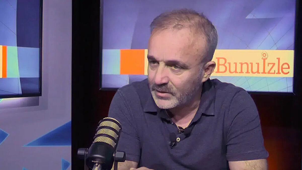 Radyo tarafında ise RS FM’de hafta içi yayımlanan ünlü “Bidebunudinle” programıyla geniş bir dinleyici kitlesi edinmiş, dijital yayıncılık döneminde YouTube’da kurduğu “BideBunuİzle” kanalıyla milyonlara ulaşmıştır.