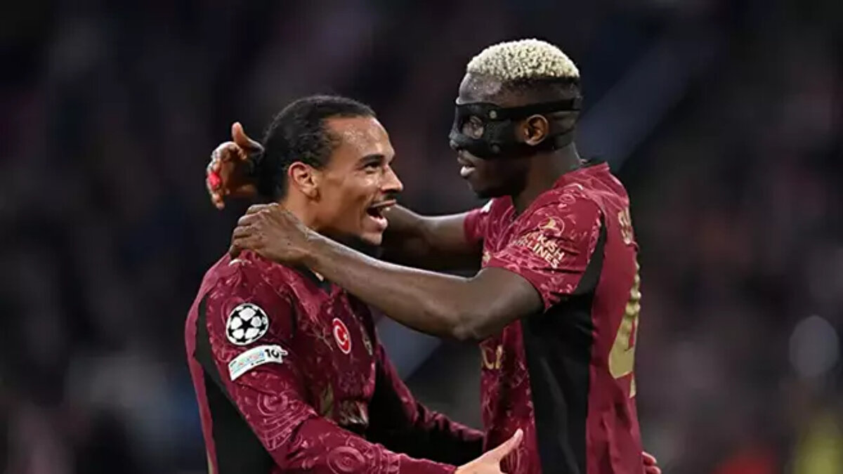 Voetbalzone: Victor Osimhen, kusursuz bir üçlemeyle Ajax'ı bizzat katletti. Ajax Şampiyonlar Ligi'nde ağır bir yenilgi aldı. Amsterdam ekibi ise sadece iki zayıf şut atabildi.