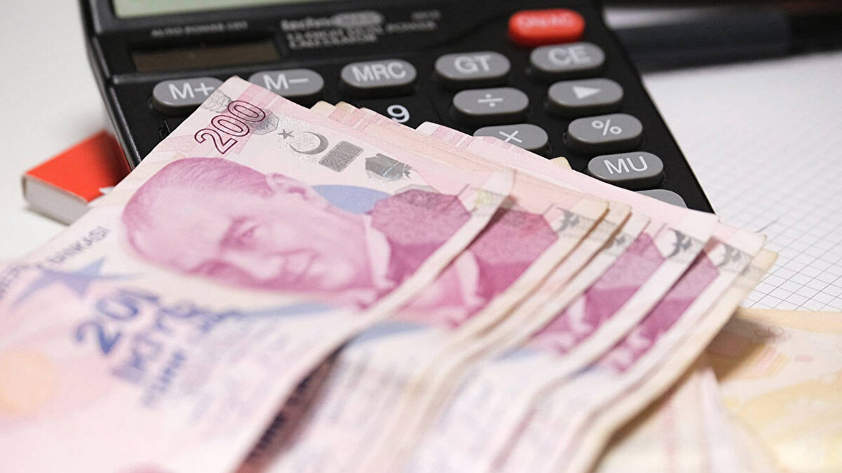 Kıdem tazminatı, 1475 sayılı İş Kanunu’nun 14. maddesine göre düzenleniyor ve “çalışanın son brüt ücreti üzerinden” hesaplanıyor. Ancak uygulamada “giydirilmiş brüt ücret” adı verilen bir yöntem kullanılıyor.