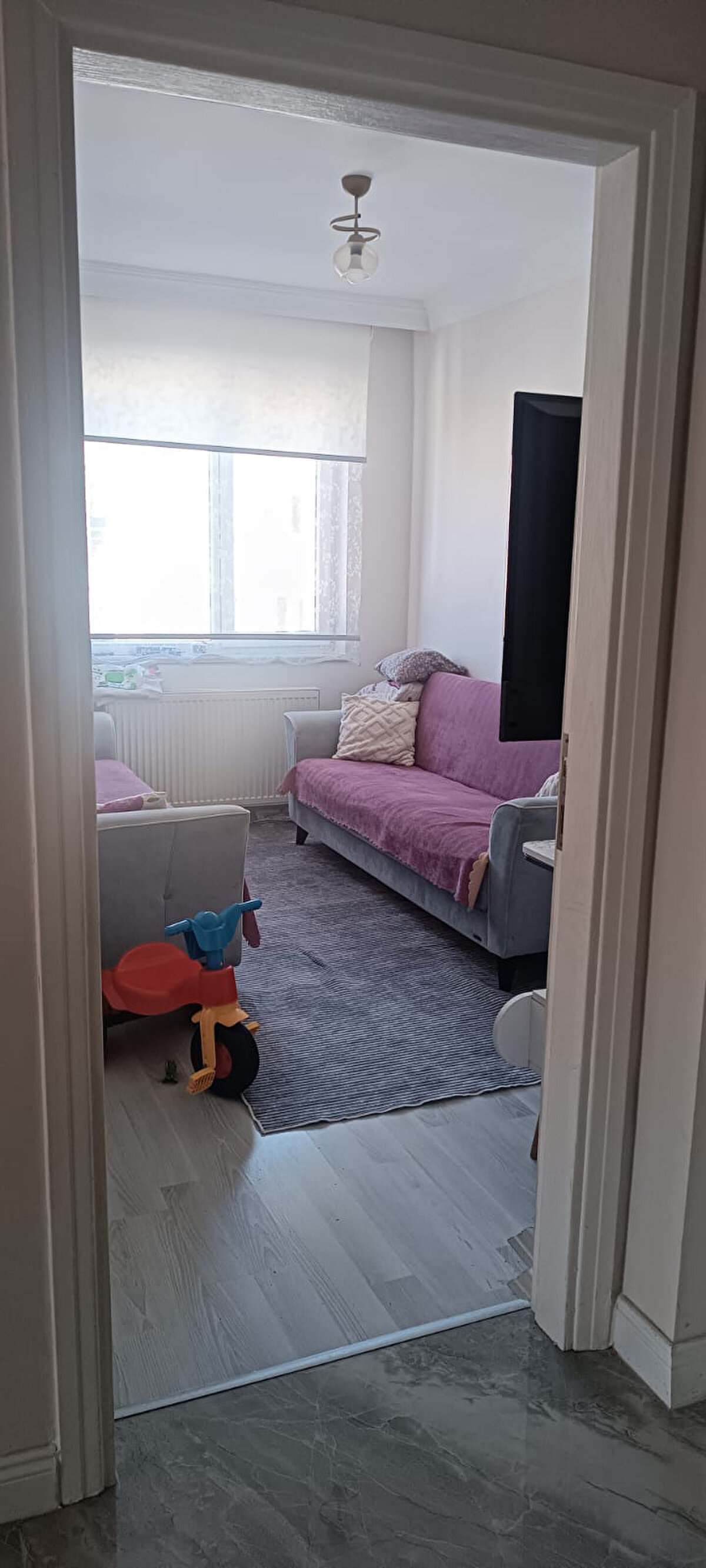 Konuya ilişkin bilgi veren M.P.’nin avukatı Safa Koçer, “Müvekkilim 2 1 daire almak için bankadan kredi çekmek istiyor. Bankaya başvurduğunda daireye ekspertiz yolluyorlar.