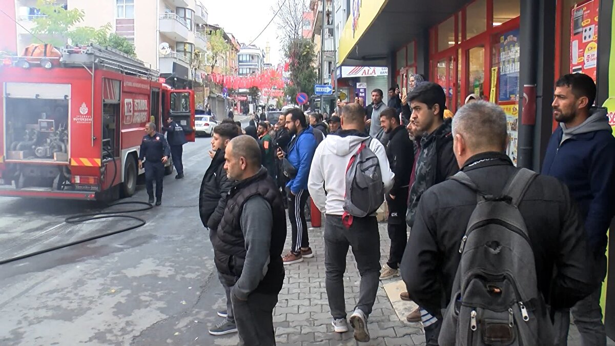 Olay, Halkalı Merkez Mahallesi Zeynebiye Caddesi'nde saat 08.30 sıralarında meydana geldi.