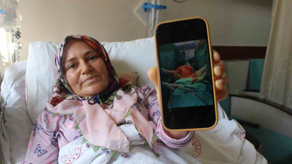 Sağlığına kavuşan Akgül, "Karnımdaki şişlikten dolayı 2 ay içinde 9 aylık hamile gibi oldum. Korktuğum için hastaneye gelemedim. Zor nefes alıp, veriyordum. Eğilip, doğrulamıyordum. Şimdi ise sağlığıma kavuştum" dedi.