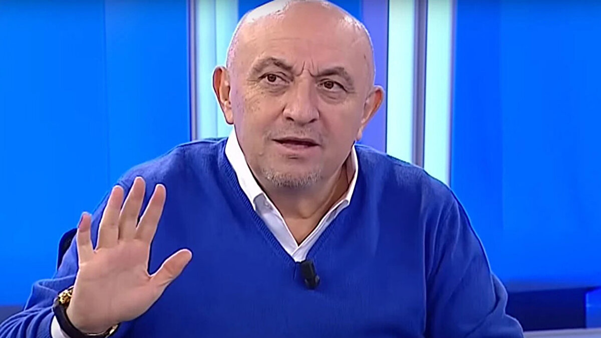 "TÜRKİYE'NİN EN BÜYÜK FUTBOL MARKASI"<br><br>"Galatasaray, Türkiye'nin en büyük futbol markasıdır, tartışmasız. Hiç kimse bir şey demesin."