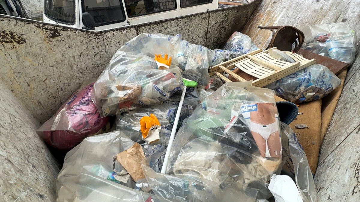 İlaçlama yapılırsa kalacak yeri olmadığını söyleyen Özvardar, tanıdığı bir kişinin daha sınırlı bir ilaçlama yapabileceğini belirtti. 