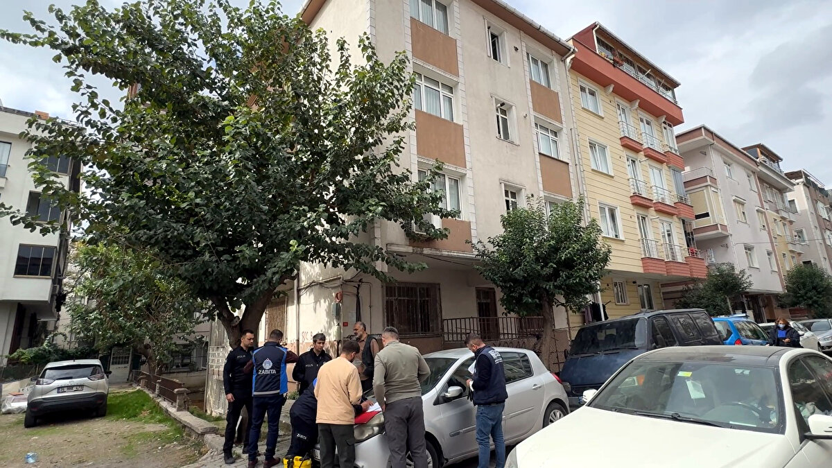 Aradan geçen üç yılın ardından Özvardar’ın dairesi tekrar 'çöp eve' dönüştü. Apartman sakinlerinin yeniden Avcılar Kaymakamlığı’na başvurması üzerine, İlçe Sağlık, Tarım ve Emniyet Müdürlükleri ile Avcılar Belediyesi’nin zabıta, sağlık, temizlik ve veterinerlik birimlerinden oluşan ekip tekrar adrese geldi.