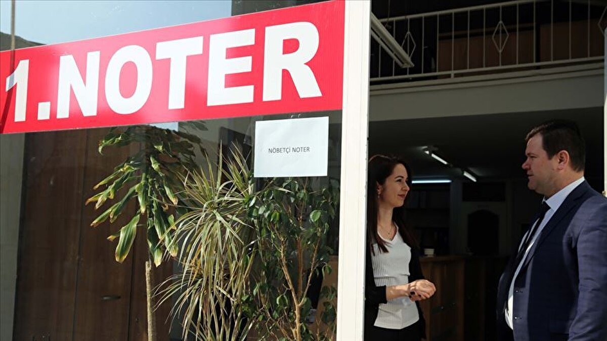 Vatandaşlara Kolaylık Sağlayacak<br><br>Bu düzenlemeyle birlikte vatandaşlar, hafta sonları da acil noter işlemlerini gerçekleştirebilecek. Özellikle vasiyetname tanzimi, vekaletname veya tapu işlemleri gibi zamanında yapılması gereken noter işlemleri için artık hafta sonları da hizmet alınabilecek.