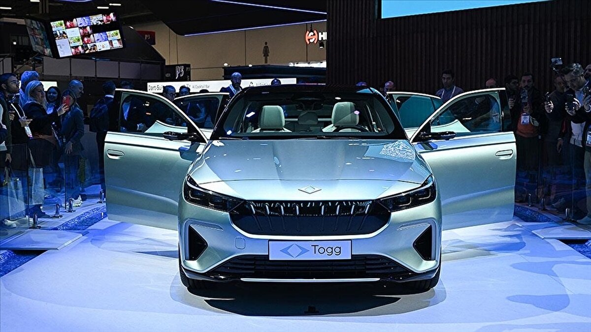 Ekim ayında ise otomobil ve hafif ticari araç satışları, geçen senenin aynı ayına göre yüzde 19,40 artışla 116 bin 149’a ulaştı. Sadece otomobil satışları da yüzde 19,87 artış göstererek 90 bin 695 olarak kayıtlara geçti. Hafif ticari araç satışları ise ekimde 25 bin 454 oldu.