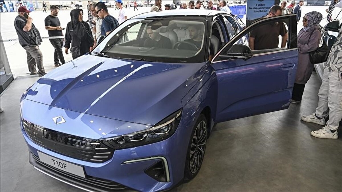 ODMD verilerine göre, 2025'in eylül ve ocak-ekim döneminde en çok satılan ilk 10 otomobil şöyle:<br><br><br><br>Marka Model Eylül Ekim Ocak-Ekim<br><br>VOLKSWAGEN TAIGO 1.080 4.111 14.792<br><br>RENAULT Megane 3.887 3.866 30.799<br><br>RENAULT Clio 3.707 3.850 38.001<br><br>HYUNDAI i20 1.912 2.802 18.785<br><br>TOYOTA Corolla 1.586 2.649 18.593<br><br>VOLKSWAGEN T-ROC 1.353 2.596 17.313<br><br>TOGG T10F 1.194 2.532 3.726<br><br>FIAT Egea 2.022 2.314 20.637<br><br>CITROEN C4 1.889 2.078 16.350<br><br>TOYOTA C-HR 2.080 2.031 19.786