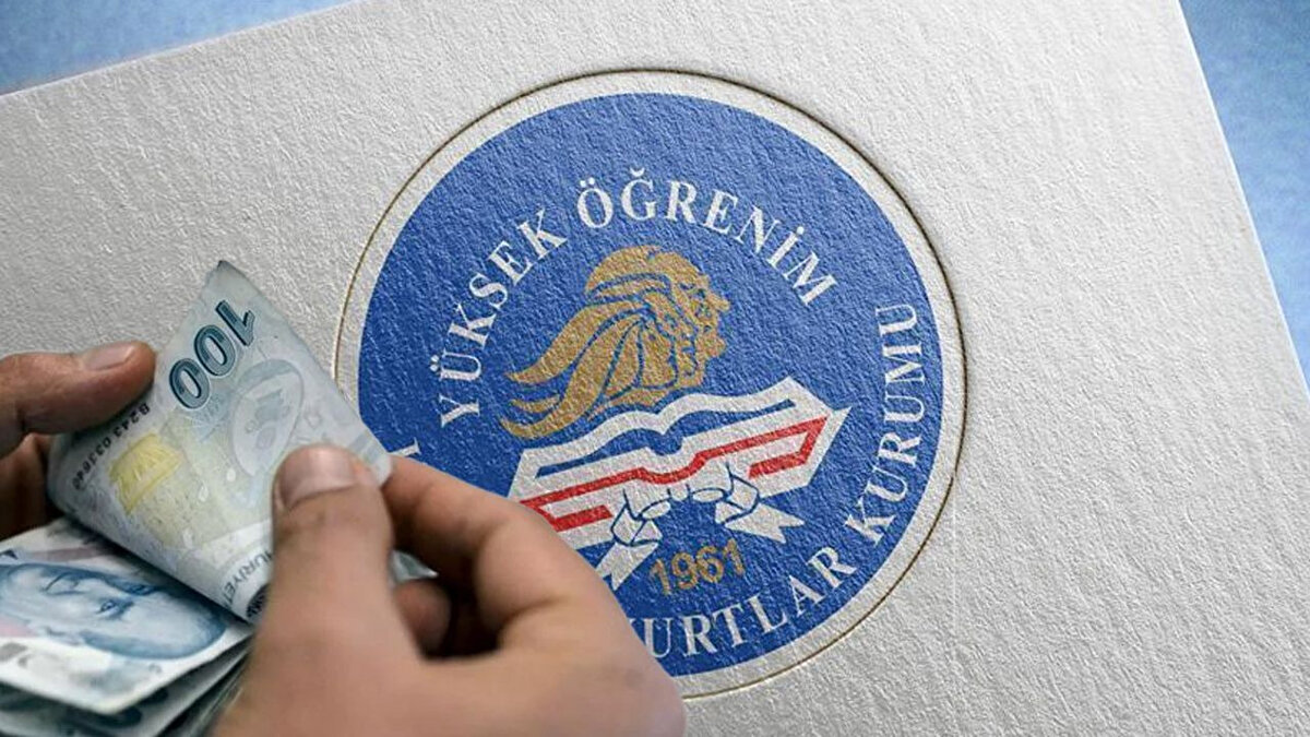 ÖDEMELER NEREDEN VE NASIL ALINACAK?<br><br>KYK burs ve kredi ödemeleri Ziraat Bankası aracılığıyla yapılmaktadır. İlk defa burs/kredi alacak öğrenciler, ödemelerini şu yollarla alabilirler:<br><br>Ziraat Genç Bank Kart: Kartları adreslerine gönderilen öğrenciler ATM'lerden çekim yapabilir.<br><br>Ziraat Bankası Şubeleri: Henüz kartı eline ulaşmayan öğrenciler, T.C. kimlik numaralarıyla Ziraat Bankası şubelerinden ödemelerini çekebilirler.