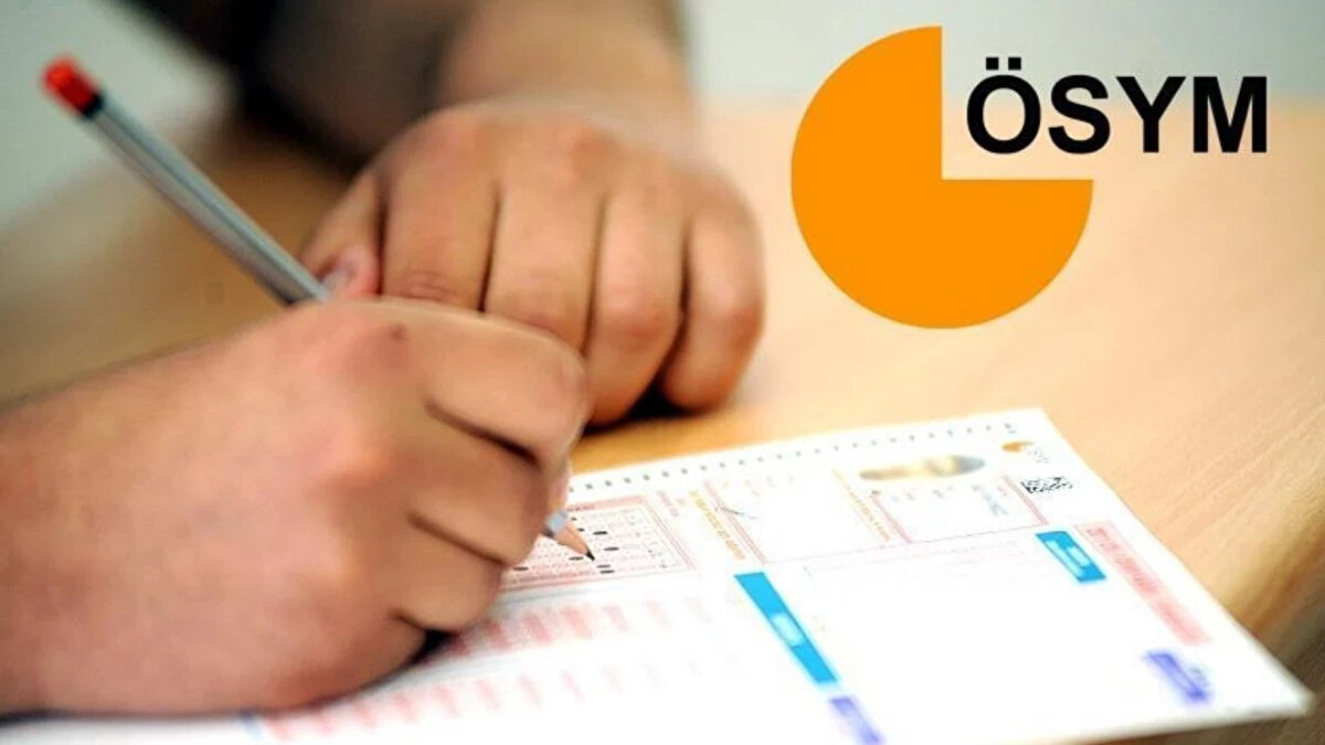 ÖSYM SINAV TAKVİMİ 2026 KPSS TARİHLERİ AÇIKLANDI MI?<br><br>Milyonlarca adayın merakla sorduğu "ÖSYM 2026 sınav takvimi yayımlandı mı?" sorusunun yanıtı henüz "Hayır". ÖSYM, 2026 yılına ait resmi sınav takvimini henüz kamuoyu ile paylaşmadı.