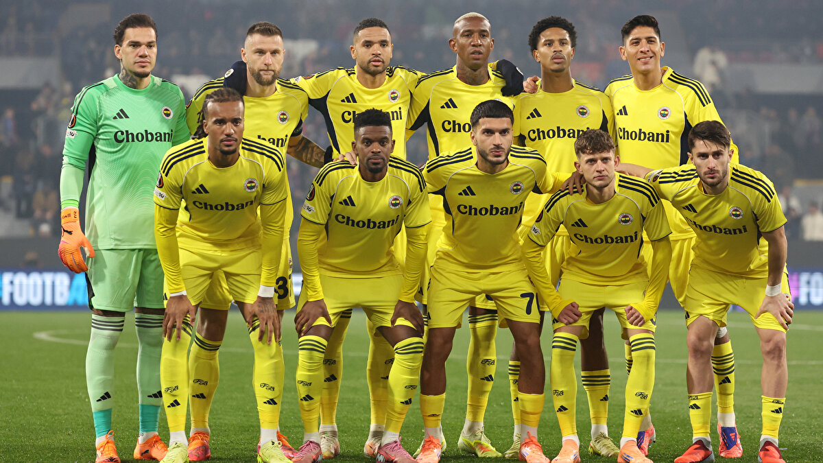 İLK 8'E GİRME İHTİMALİ %24 <br><br>Yapay zeka, Fenerbahçe’nin ilk 8’e kalma ihtimalini %24 olarak öngördü. <br><br>9-16 sıralaması için de yapılan tahmin %48.2 şeklinde oldu. <br>