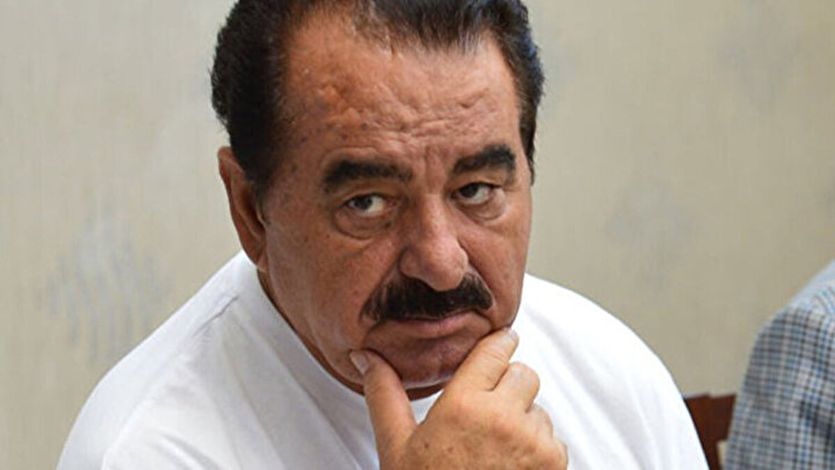 Kararın ardından Ahmet Tatlıses, uzun süredir babasıyla hiçbir iletişiminin olmadığını belirtmişti. “Yaklaşık bir yıldır ne mesajlaştık ne de konuştuk. Ben İstanbul’da, kendisi İzmir’de yaşıyor. Aramızda zaten mesafe varken bu kararın alınmasına saygı duyuyorum” sözleriyle sessizliğini bozmuştu.