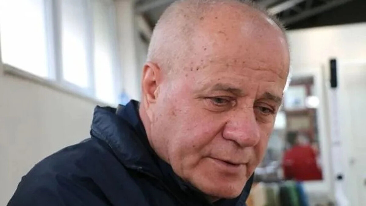 Hilmi Pekünlü, olimpiyat, dünya ve Avrupa şampiyonu Naim Süleymanoğlu'nun çocukluk yıllarında yanında olan ve onun spora attığı ilk adımlara rehberlik eden isimdir. Pekünlü, verdiği röportajlarda "Cep Herkülü"nün küçüklüğünü ve spora başladığı o günleri anlatarak, efsanenin doğuşuna nasıl tanıklık ettiğini paylaşmıştı.