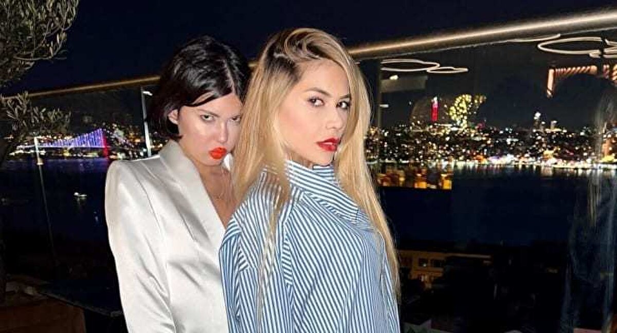 Dolandırıcılık ve suç örgütüne üye olmak suçlarından Bahar Candan’ın 44, ablası Nihal Candan’ın ise 24 yıla kadar hapsi istenen 21 sanıklı dolandırıcılık davasında mahkeme, tutuklu 2 sanığın tahliyesine hükmederek duruşmayı erteledi.<br>