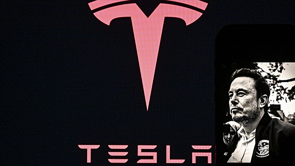 Musk'ın tam ödemeyi alabilmesi için performans hedeflerini tutturması gerekiyor<br><br>Eylül ayında hissedarlara, Musk'ın "olağanüstü" finansal getiri sağlaması ve gelecek yıllarda Tesla'da liderlik rolünde kalması durumunda yapılacak ödeme teklifine dair Tesla Yönetim Kurulu tarafından mektup gönderilmişti.