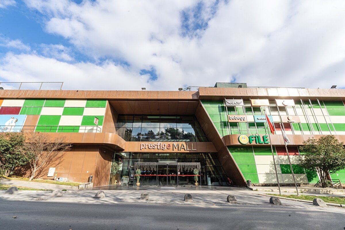 Toplam 25 bin metrekarelik alan üzerine kurulan Prestige Mall’ın geleceği uzun süredir merak konusuydu. İddialara göre, Rusya merkezli MSFD A.Ş., AVM’nin bulunduğu arazinin satışını değerlendiriyor. Alıcıların ise bölgede büyük ölçekli bir konut projesi planladığı belirtiliyor.