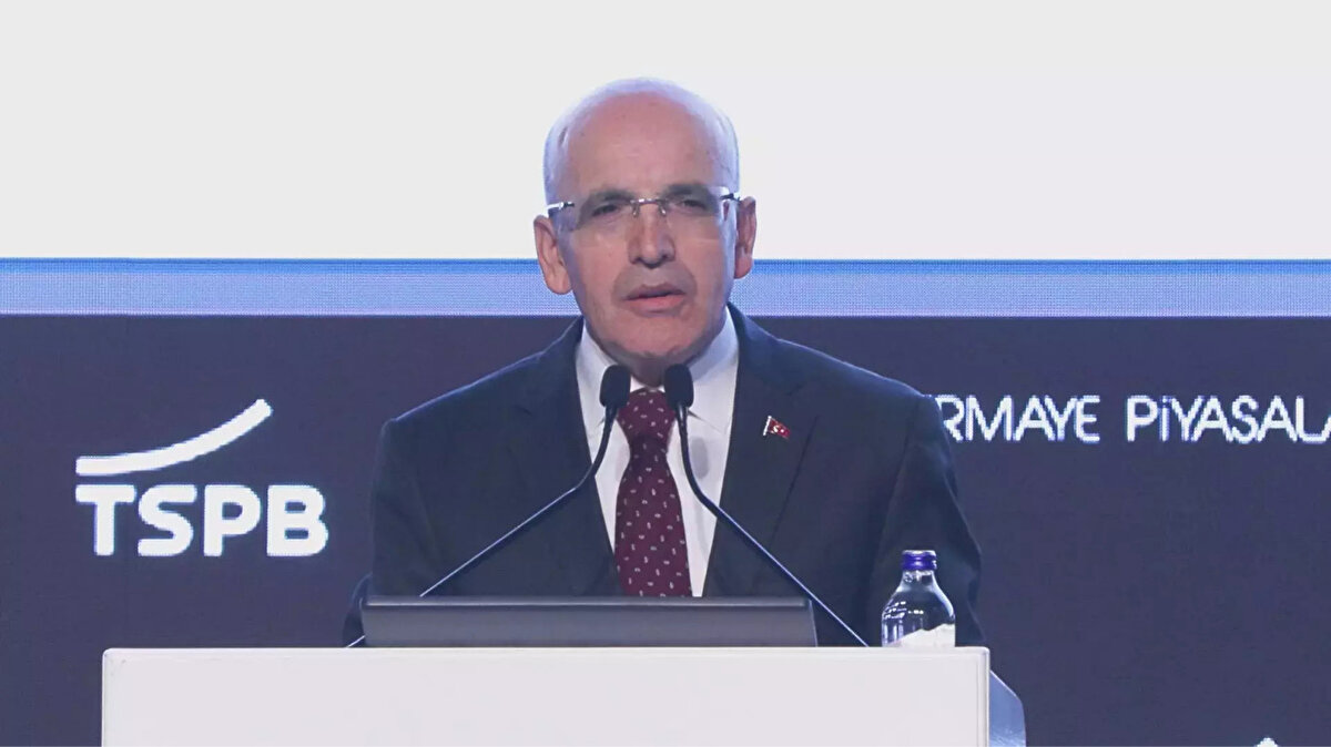 AK Parti Samsun Milletvekili Mehmet Muş’un Başkanlığı’nda toplanan TBMM Plan ve Bütçe Komisyonu’nda Hazine ve Maliye Bakanlığı’nın 2026 yılı bütçesi görüşüldü. Komisyon, bütçe görüşmelerin ardından Hazine ve Maliye Bakanı Mehmet Şimşek, milletvekillerinin sorularını cevaplamasıyla devam etti.