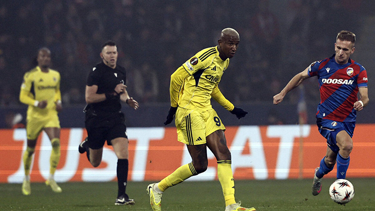 Spor yazarları, Fenerbahçe'nin deplasmanda Viktoria Plzen ile 0-0 berabere kaldığı maçı köşelerinde yazdılar. Peki yazarlar maç hakkında ne dedi? İşte Spor yazarlarının Fenerbahçe yorumları: