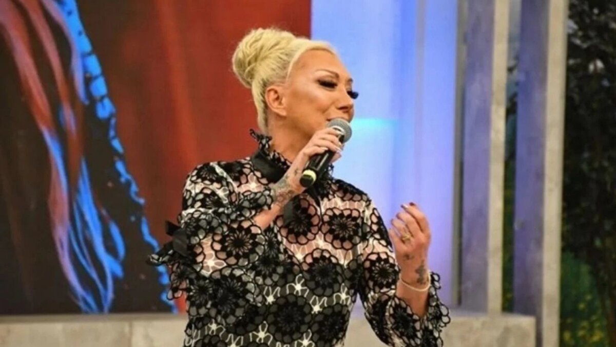 "Güllü'yü Tuğyan'ın ittiğini düşünüyorum"<br><br>Mesajları Tuğyan'ın sildiği için sunamadığını ifade eden Dülder, "Mesajlar Ferdi Bey'de de mevcut, ben Ferdi beyle konuşurken ekranımı paylaştım, mesajları o şekilde almış, bana inanmazsa diye ben ekranımı paylaşıp mesajları okuttum, Ferdi Bey'e ulaşan bendim, Ferdi Bey'in konuşmam için bana para teklifi vesaire teklifleri olmadı, ben tamamen kendi irademle ifade vermeye geldim, Güllü ablanın düştüğü binanın karşısında bulunan binada kan lekeleri vardı, bu lekeler nasıl temizlendi bilmiyorum, ben bu olayın kaza olduğunu düşünmüyorum, Güllü ablayı Tuğyan'ın ittiğini düşünüyorum, Sultan'ın da Tuğyan'dan korktuğu için sustuğunu düşünüyorum" dedi.