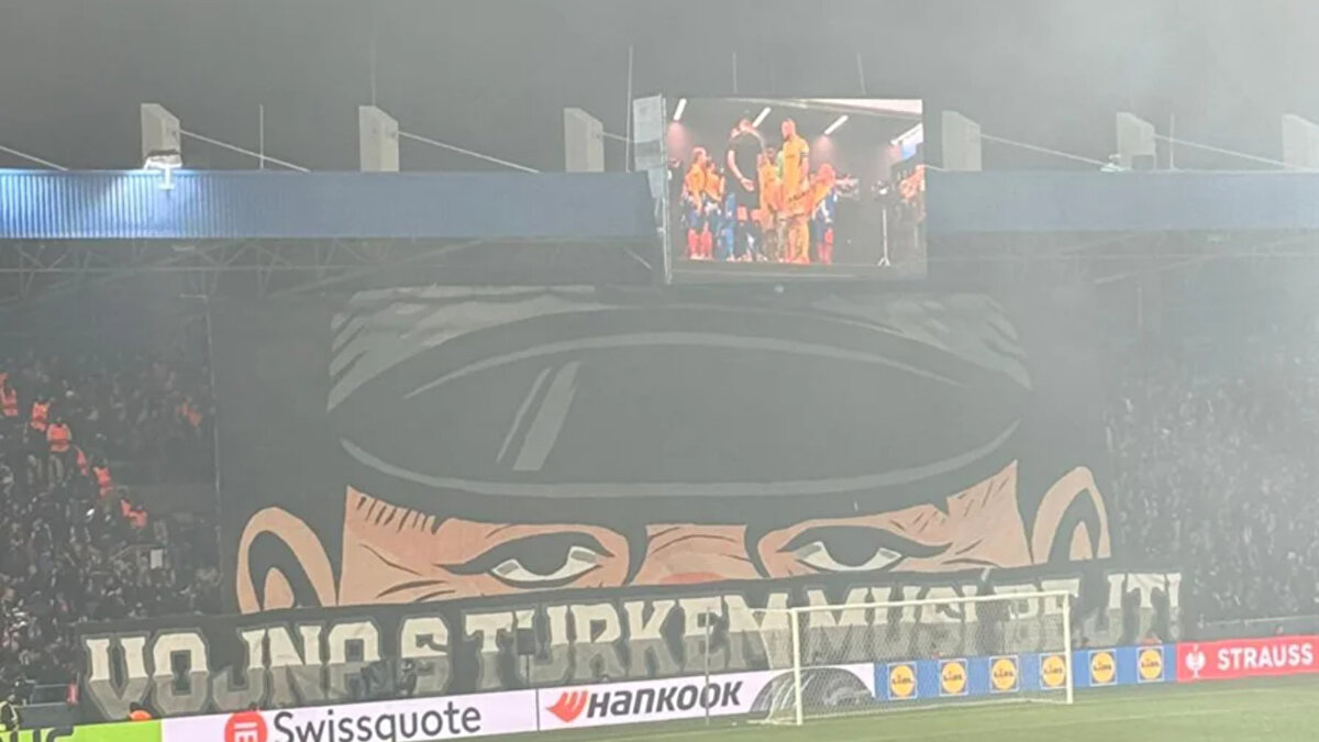 Maçın sonucu kadar, tribünlerde yaşanan bu çirkin olay da gündemin en çok konuşulan konularından biri haline geldi. Birçok Türk futbolsever sosyal medyada söz konusu pankarta tepki gösterdi. Viktoria Plzen kanadı ise maçın ardından bu pankarta açıklık getirdi.<br><br>