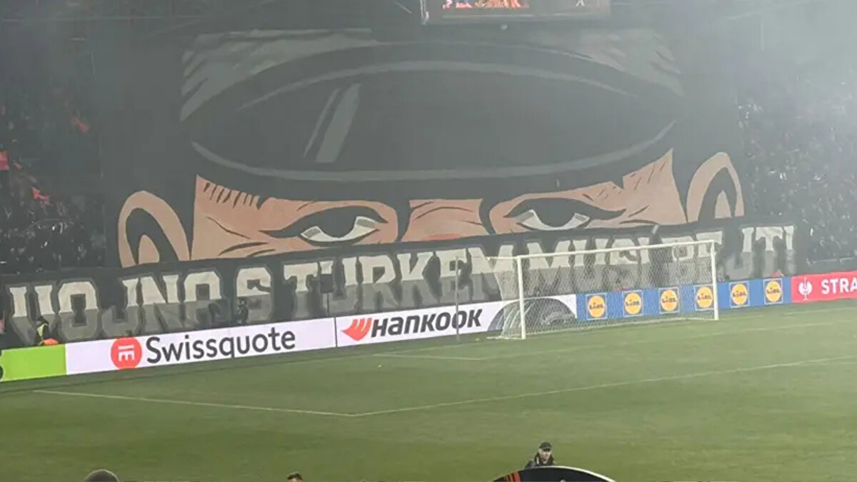 Kulübün medya sorumlusu Vaclav Hanzlik, "Türklerle savaşmak gerekir" pankartıyla ilgili soruya şu cevabı verdi: <br><br>"Bu birebir 'Aslan Asker Şvayk' kitabından bir alıntıdır. Türk ile savaş olmalı dediğinde Türk'e karşı değil Türk ile savaş demektir. Aslında esprili bir yaklaşım savaş anlamı içermiyor. Bu, kitaptan bir alıntıdır. Üzerinde çok durmamak gerekir diye düşünüyorum."