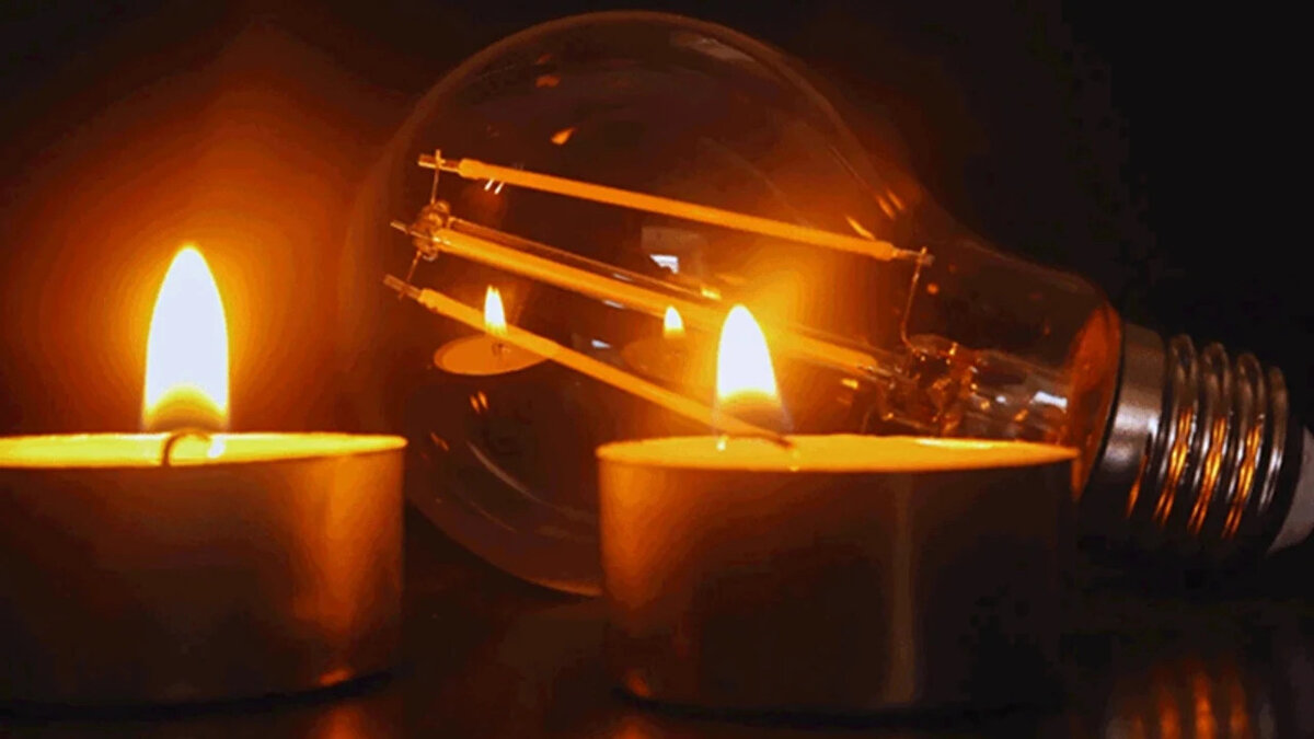 Urla’da elektrik kesintisi<br><br>Urla ilçesinde 7 Kasım Cuma günü sabah saatlerinden itibaren farklı bölgelerde enerji kesintileri olacak.<br><br>10.00 – 16.00: Uzunkuyu, Zeytineli, Zeytinler, Gülbahçe<br><br>10.00 – 11.00: Birgi, Uzunkuyu<br><br>14.00 – 18.00: İçmeler, Demircili, Altıntaş, Yağcılar, Özbek, Torasan, Sıra<br><br>Tüm gün: Balıklıova ve Denizli mahalleleri