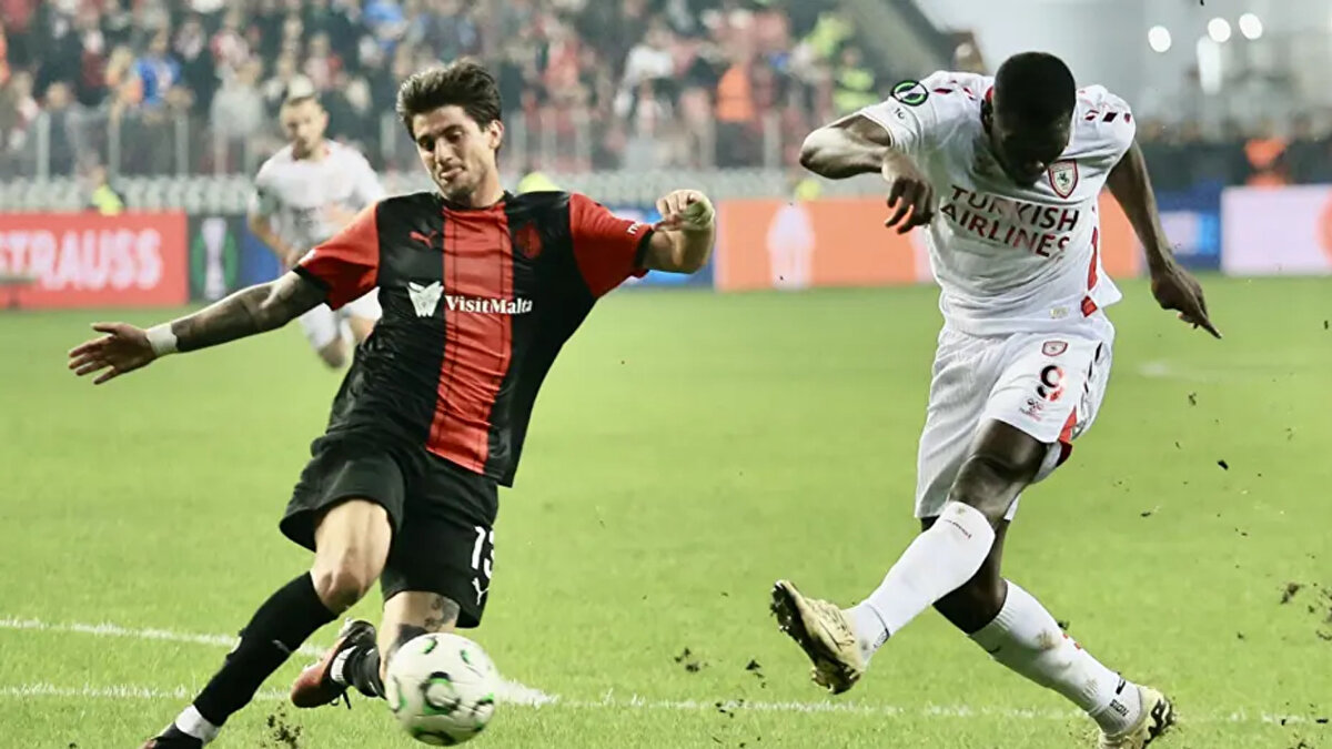 Süper Lig'in flaş ekiplerinden Samsunspor, Avrupa'da da adından söz ettiriyor. Karadeniz ekibi, UEFA Konferans Ligi'nde sahasında Malta'nın Hamrun takımını 3-0 mağlup etti ve Konferans Ligi'nde zirveye yerleşti.