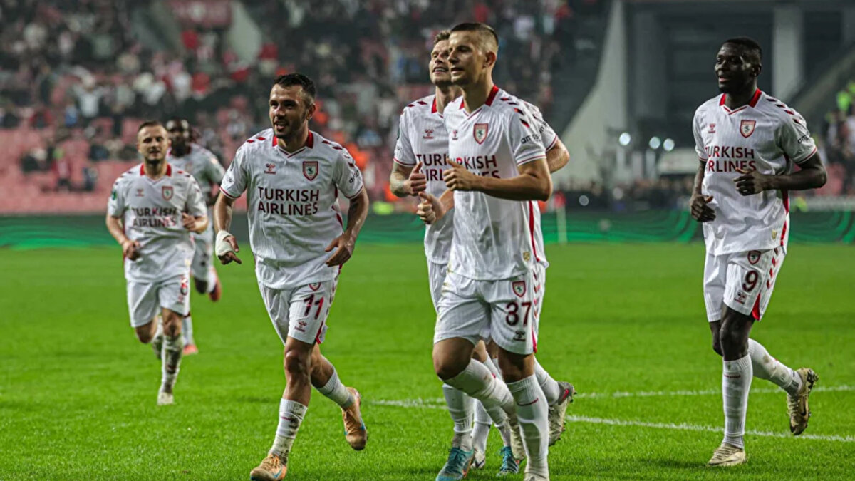 Çeyrek finalistler: 1.3 milyon euro<br><br>Yarı finalistler: 2.5 milyon euro<br><br>Finalistler: 4 milyon euro<br><br>Şampiyon: 3 milyon euro