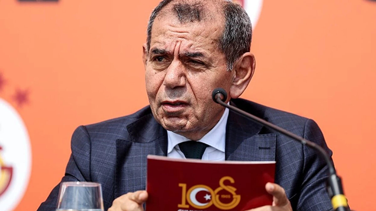 Dursun Özbek'in Şampiyonlar Ligi'yle ilgili açıklamaları şöyle:<br><br>"Şampiyonlar Ligi çok çetin bir yer. Çok önemli takımlar oynuyor. İlk hedefimiz 36 takım arasından çıkmak. Hedeflerimiz hep yüksek, ilk 8'de çıkmak Galatasaray için çok önemli. 8'de veya 16'da çıkarak yola devam etmek istiyoruz. Takımıma güveniyorum. Konsantrasyonu kaybetmeden bu sene Şampiyonlar Ligi'ne hedefimize ulaşacağımızı ve taraftarımızı memnun edeceğimizi umuyorum."