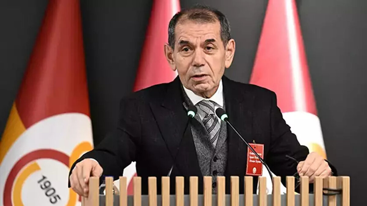 "İnsan hayal etmeden yaşayamaz. Messi'yi bir gün Galatasaray formasıyla görebilecek miyiz?" sorusuna da cevap veren Dursun Özbek, şöyle konuştu:<br><br>"Messi ne dedin, bir daha söylesene? Galatasaray'ın en başarılı olduğu nokta, yapmış olduğu transferler. Çok fazla transfer yapmadık ama ihtiyacımız olan noktalara yaptık, takımı muhafaza ettik. 3 sene üst üste şampiyon olan takımın omurgasını, özellikle takımın tümünü muhafaza ettik. Transferle başarılı bir takım kurduğumuza inanıyorum. Çıtayı çok yükselttik. Türk futbol tarihinin en yüksek transferini yaptık. Galatasaray'ın ekonomik seviyesi bu transferlere müsait. Başarı seviyesini yüksek seviyeye çıkardık. Bu yüzden rahatlıkla Messi sorusu soruyorsun. Bunları yaparken de iyi bir finansal durum yakaladık. Bunu bozacak hiçbir faaliyette bulunmuyoruz. Tüm yaptığımız işler, hepsi finansal kapasitemizin içinde kalmalı. Onun için iyi bir takım kurduk. İnşallah Avrupa'da da hedeflerimiz var. Bu hedeflere ulaşmak için de gerekeni yapacağız."