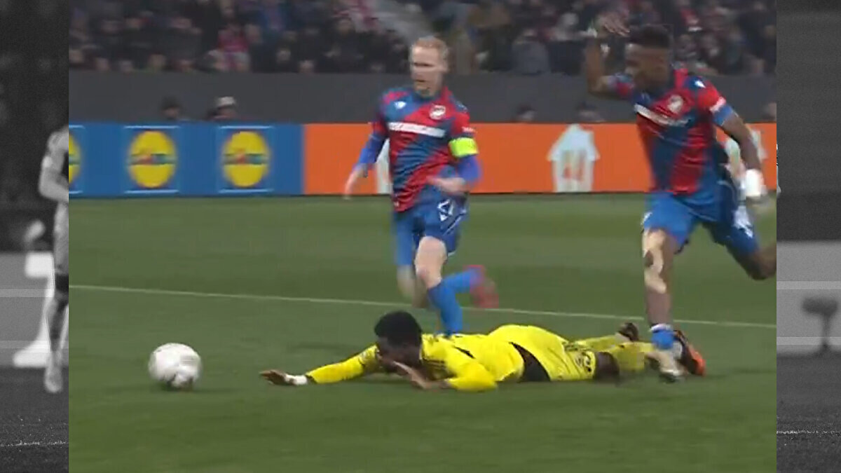 Karşılaşmanın 90+5. dakikasında, Çek takımının stoperi Sampson Dweh'in müdahalesiyle yerde kalan Jhon Duran penaltı bekledi ancak hakem oyunu devam ettirdi.