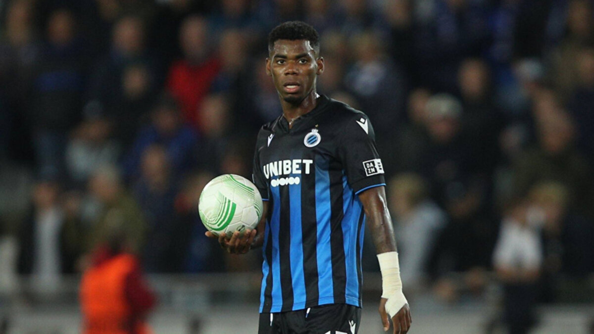 Orta saha pozisyonunda ise hem 6 hem de 8 numarada oynayabilen iki yönlü futbolcu arayışına devam eden Galatasaray, bu alanda da Club Brugge forması giyen Nijeryalı oyuncu Raphael Onyedika'yı listeye aldı.