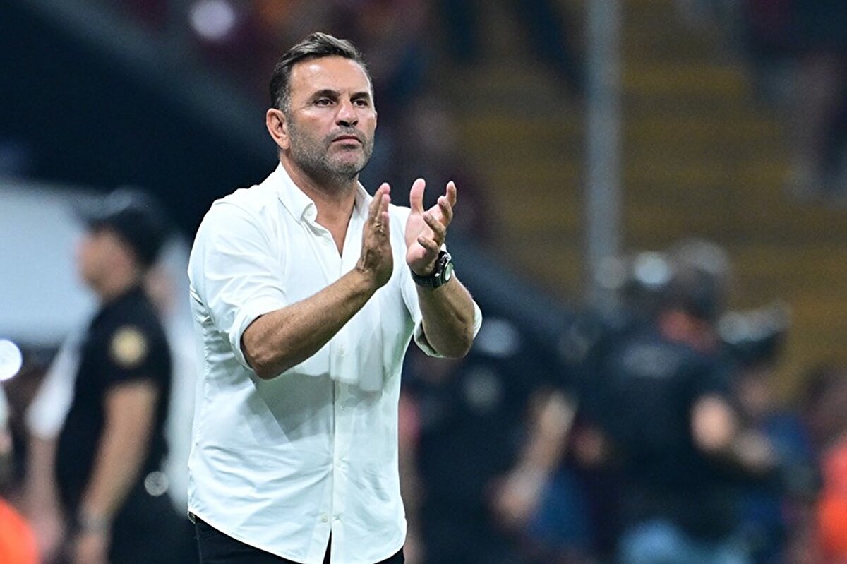 Dries Mertens'in Trabzonspor maçına geldiğini hatırlatan Buruk, Gerçekten çok duygulandık. Neredeyse ağlayacaktık sahada yani ona sarılırken, ailesini görünce, Çiro'yu sahada görünce, eşini sahada görünce... Yani gerçekten o duygular ayrılsalar da bizi terk etmiyor aslında." sözlerini sarf etti.