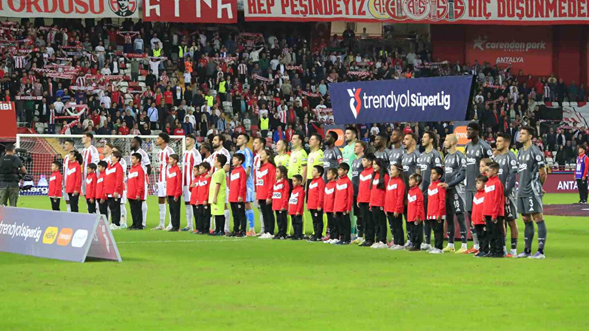 Trendyol Süper Lig'in 12. haftasında Beşiktaş deplasmanda Antalyaspor'a konuk oldu.