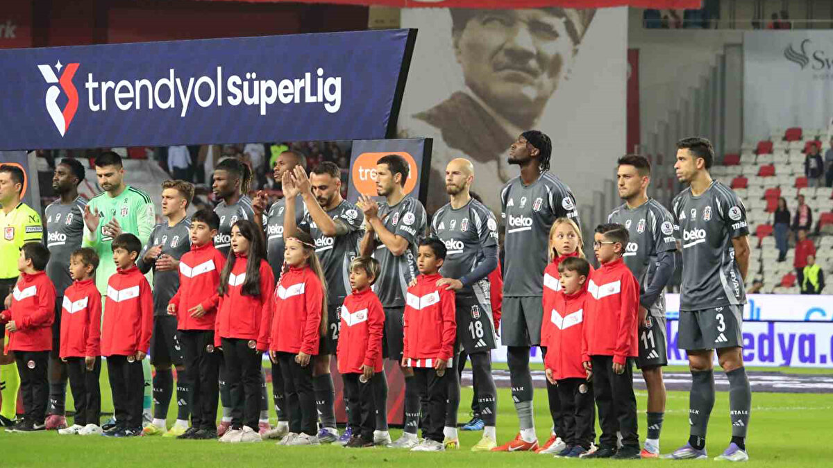 Siyah beyazlı takım karşılaşmadan 3-1 galibiyetle ayrıldı ve Fenerbahçe mağlubiyeti sonrası moral buldu.