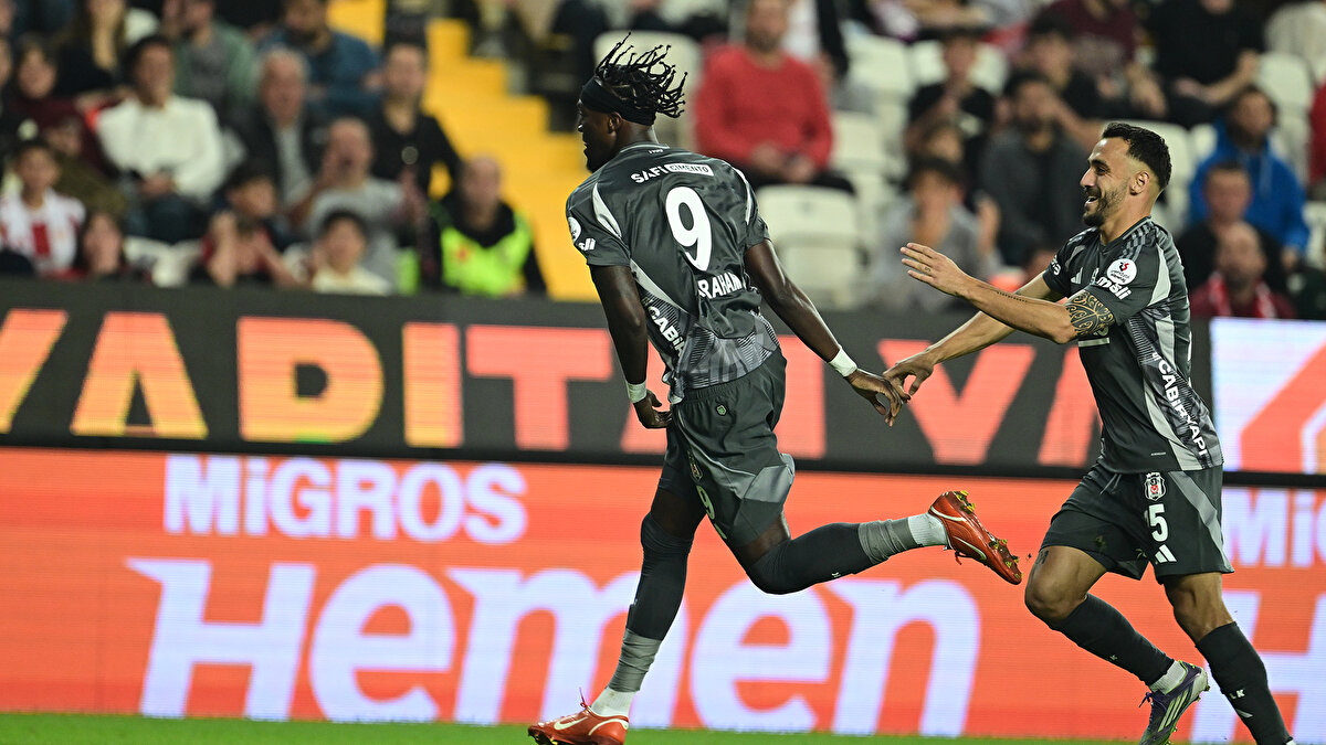 Siyah beyazlı takım, maçtan 3-1 galip ayrıldı.