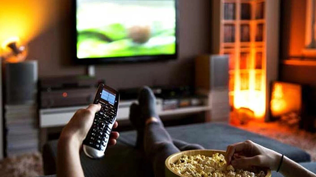 Star TV Yayın Akışı (9 Kasım Pazar)<br><br>07.00 İstanbullu Gelin<br>11.00 Tülin Şahin ile Moda<br>14.00 Bir Şansım Olsa<br>15.45 Kral Kaybederse<br>19.00 Star Haber<br>20.00 Çarpıntı (Yeni Bölüm)