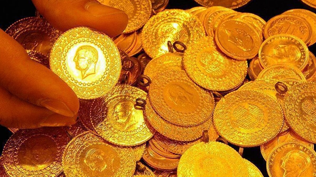 Geçtiğimiz ay altının ons fiyatında yaşanan hızlı yükseliş ile ilgili “büyük bir manipülasyon” tanımlaması yapan Memiş, “Her gün yeni bir rekor geldi. Daha sonra merak ettik. Yani neden bu kadar agresif yükselişler var? Sonra son iki hafta önce Trump'ın Çin'le alakalı yapmış olduğu açıklamayla birlikte, yani yüzde yüz vergi getireceğim açıklaması ile birlikte, kripto para piyasasında, borsalarda, küresel borsalarda sert çöküşler gördük. Altın fiyatlarında yine sert yükselişler gördük. O zaman karar verdik ve ben kamuoyuna kendi düşüncemi, açıkladım. ‘Arkadaşlar, bir manipülasyonla karşı karşıyayız’ dedim.” ifadelerini kullandı. 